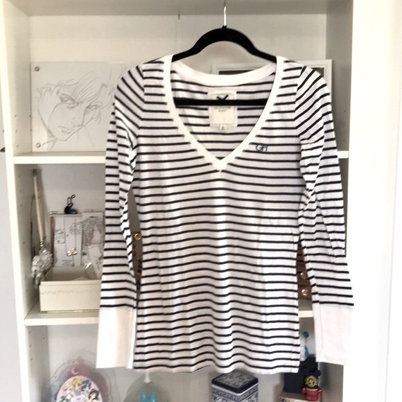 GILLY HICKS Bundle of 3 Tops - Picture 12 of 16